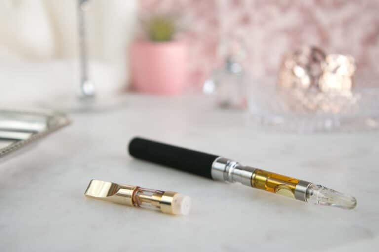 How to Unscrew a Cart from a Dab Pen Banner